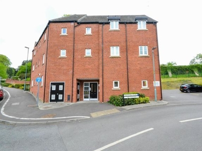 Flat to rent in Phelps Mill Close, Dursley GL11