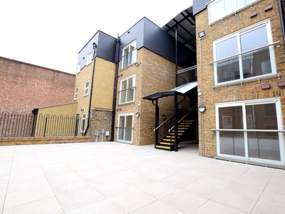 Flat to rent in Postway Mews, Ilford IG1