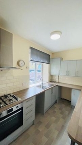 Flat to rent in Town Street, Farsley, Pudsey LS28