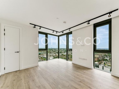 Flat to rent in Valencia Tower, 250 City Road EC1V