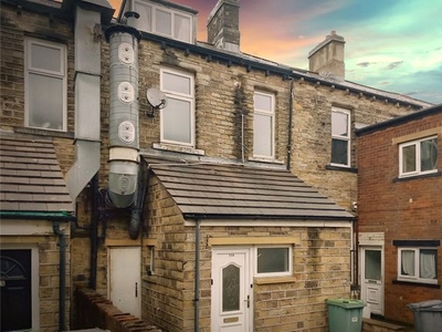 Flat to rent in Westbourne Road, Marsh, Huddersfield HD1