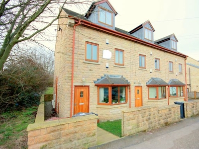 Flat to rent in Woodlands Park, Great North Road, Leeds, West Yorkshire LS25