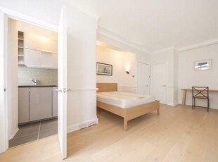 Penthouse for rent in George Street, Marylebone, London, W1H