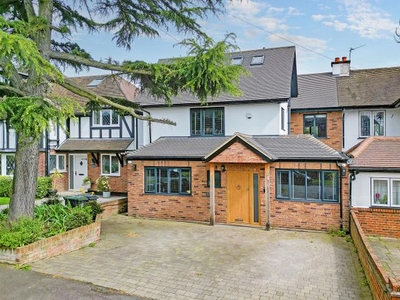 Property to rent in Grange Crescent, Chigwell IG7