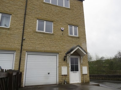 Property to rent in Illingworth Close, Keighley BD21