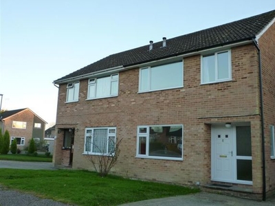 Property to rent in Oak Close, Copthorne, Crawley RH10