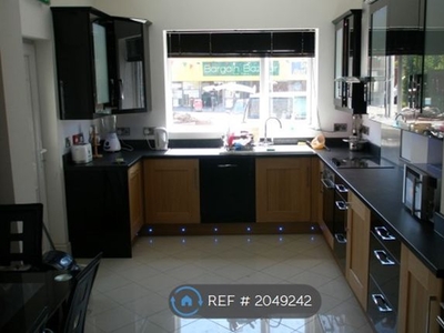 Room to rent in Colwick Rd, Nottingham NG2
