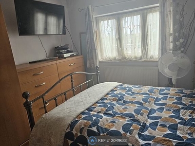 Room to rent in Rainsford Way, Hornchurch RM12