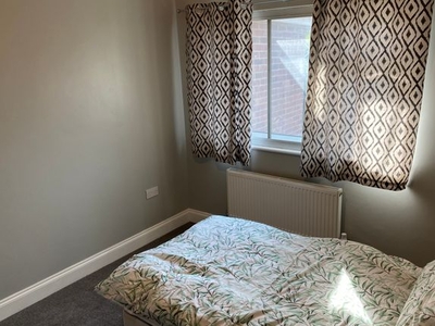 Room to rent in Woodford Green, London IG8