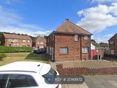 Semi-detached house to rent in Ivy House Road, Oldbury B69