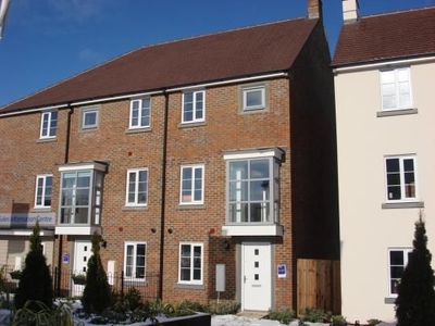Semi-detached house to rent in Ilsley Road, Basingstoke RG24