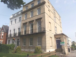 Studio apartment for rent in Bath Road, Cheltenham, Gloucestershire, GL53