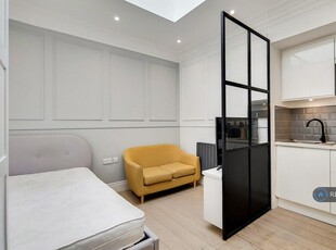 Studio flat for rent in Westbourne Terrace, London, W2