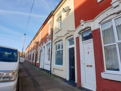 Terraced house to rent in Bank Street, Kings Heath, Birmingham B14