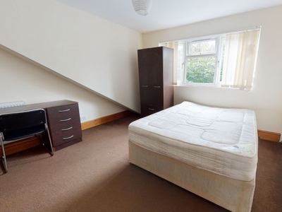 Terraced house to rent in Chiswick Terrace, Hyde Park, Leeds LS6
