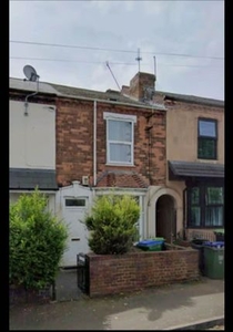 Terraced house to rent in Highfield Road, Smethwick B67