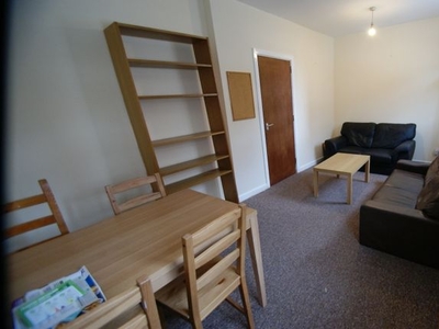 Terraced house to rent in Kings Avenue, Hyde Park, Leeds LS6