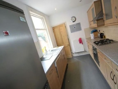 Terraced house to rent in Lorne Road, Leicester LE2