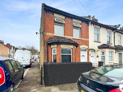Terraced house to rent in Reform Road, Chatham, Kent ME4