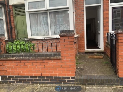 Terraced house to rent in Turner Road, Leicester LE5