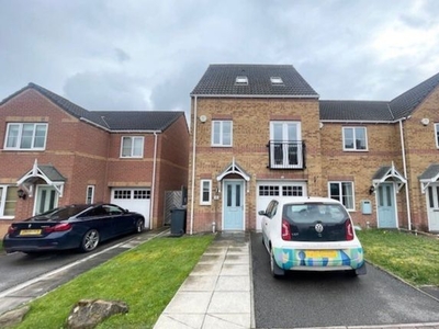 Town house to rent in Bellcross Way, Monk Bretton, Barnsley S71