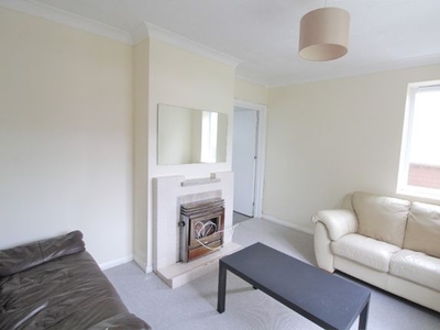 Town house to rent in The Avenue, Moulsecoomb, Brighton BN2