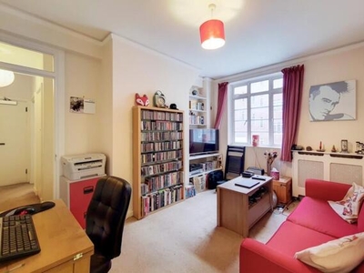 1 Bedroom Flat For Sale In Hammersmith Road, London