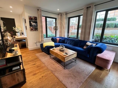 1 Bedroom Ground Floor Flat For Sale In London