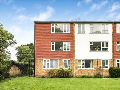 2 Bedroom Apartment For Sale In Addlestone, Surrey