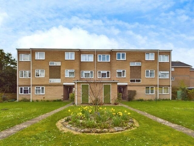 2 Bedroom Apartment For Sale In Netley Abbey, Southampton