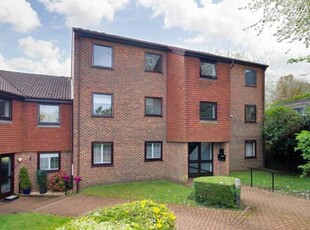 2 Bedroom Apartment For Sale In New Ash Green, Kent