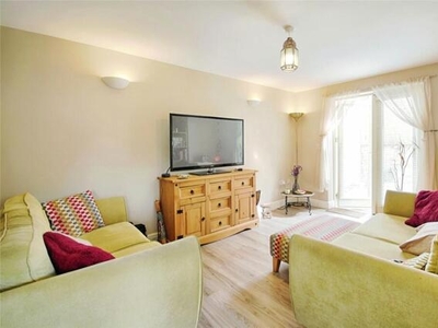 2 Bedroom Apartment For Sale In Tewkesbury, Gloucestershire