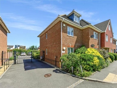 2 Bedroom Apartment For Sale In Walton-on-thames, Surrey