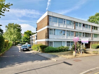 2 Bedroom Apartment For Sale In Woking, Surrey