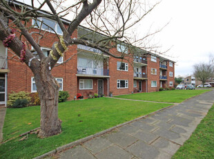 2 Bedroom Flat For Rent In St. Albans