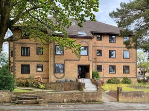 2 Bedroom Flat For Sale In 20 Sandecotes Road, Lower Parkstone