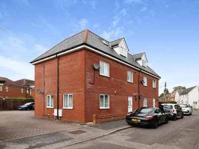 2 Bedroom Flat For Sale In Alton, Hampshire