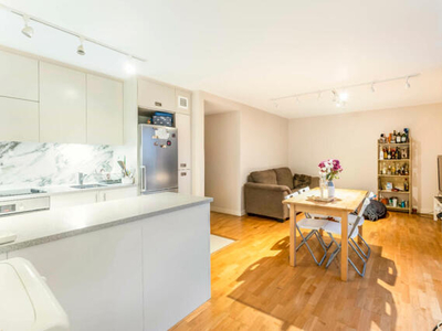 2 Bedroom Flat For Sale In Onese8, London