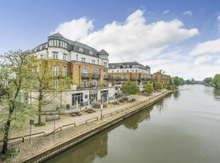 2 Bedroom Flat For Sale In Staines, Surrey