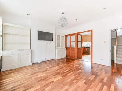 2 Bedroom Flat For Sale In Victoria, London