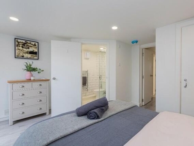 2 Bedroom Ground Floor Flat For Rent In Windsor, Berkshire