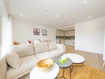 2 bedroom property to let in Parrs Way London W6