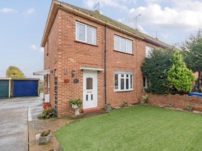 3 Bed House For Sale in Windsor, Berkshire, SL4 - 5235600