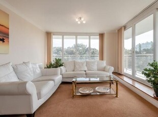 3 Bedroom Apartment Bournemouth Bournemouth