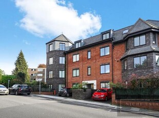 3 Bedroom Apartment For Rent In Finchley Central, London