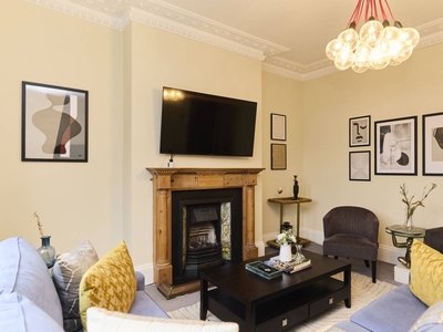 3-bedroom apartment for rent in Peckham