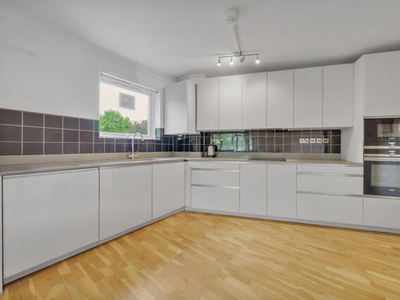 3 Bedroom Apartment For Rent In South Hampstead
