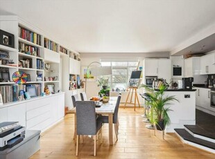 3 Bedroom Apartment For Sale In Westferry Road, London