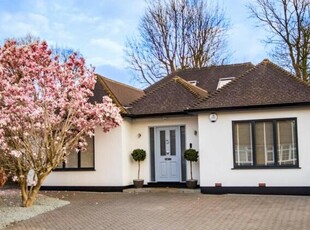 3 Bedroom Chalet For Sale In Brentwood, Essex