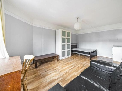 3 Bedroom Flat For Rent In Brixton, London